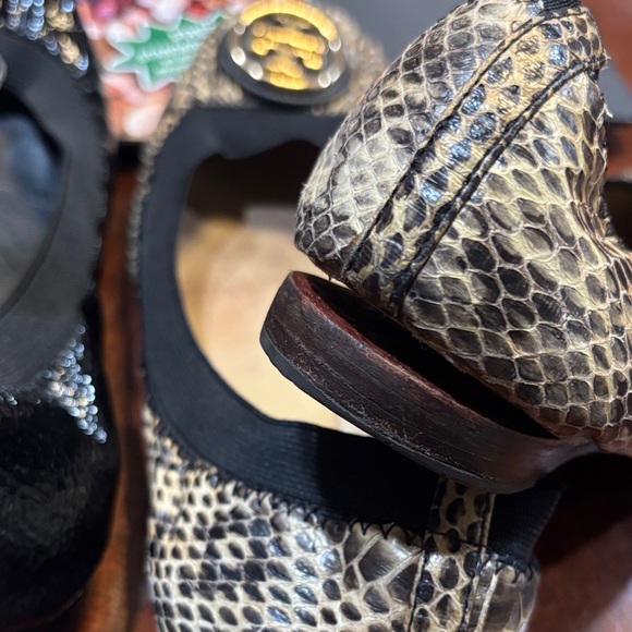 Tory Burch Black Patent and Tan Snakeskin Flats - Picture 4 of 4